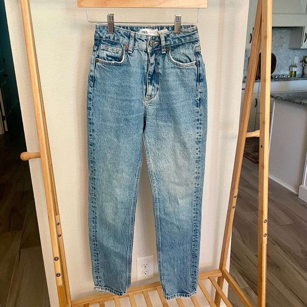 Size 0 ZARA High-Waisted Mom Jeans – Size 0 (EUR 32)